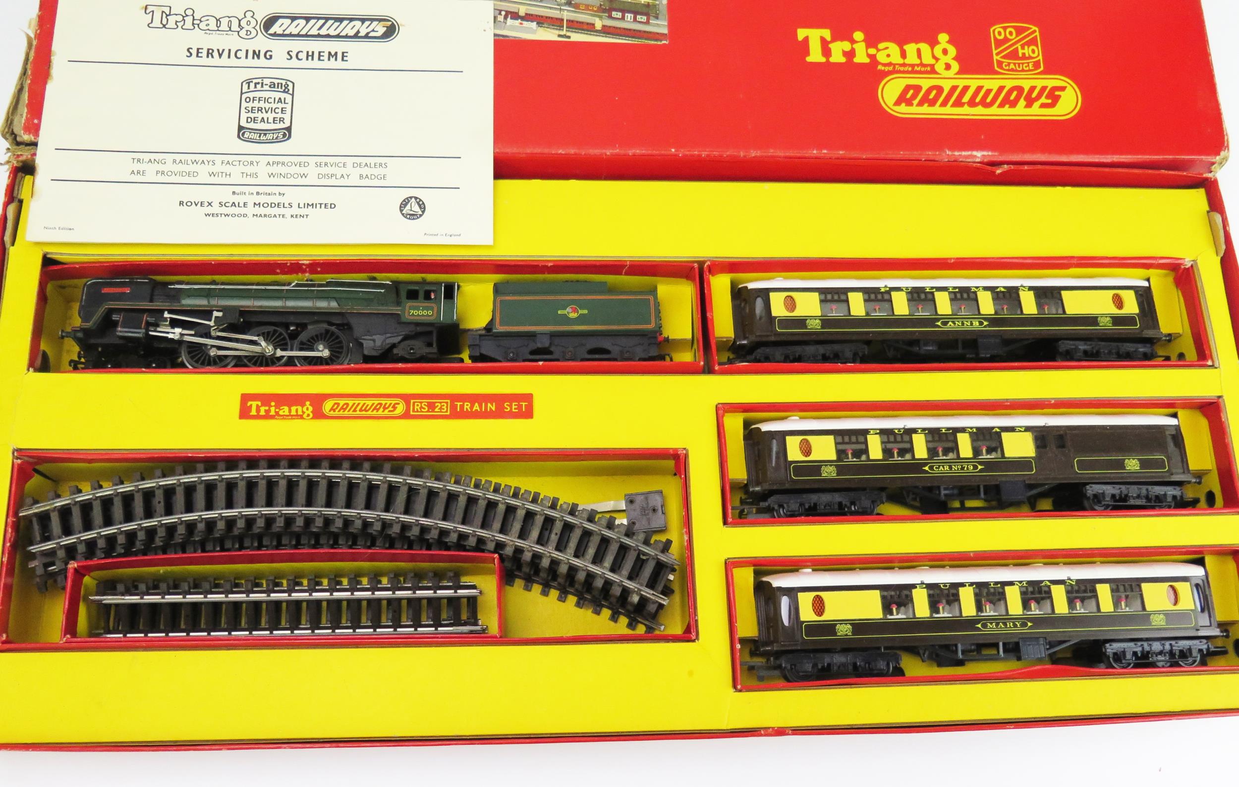 Triang Railways OO Gauge RS23 Passenger Train Set with R259 4-6-2 "Britannia" Loco Br Green 70000 - Image 2 of 2