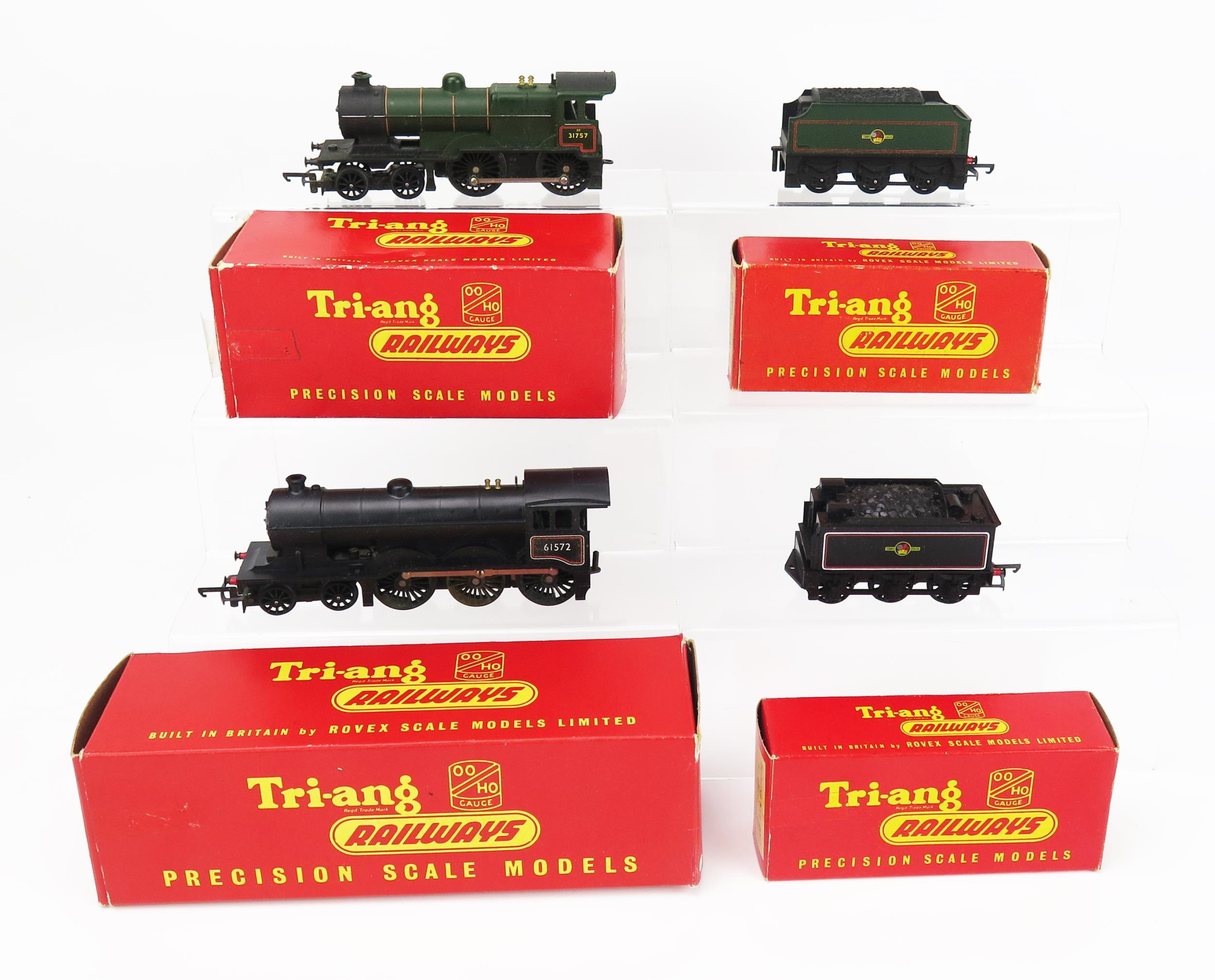 Triang Railways OO Gauge Loco and Tender pair - (1) R150 4-6-0 Class B12 Loco and R39 Tender BR61572