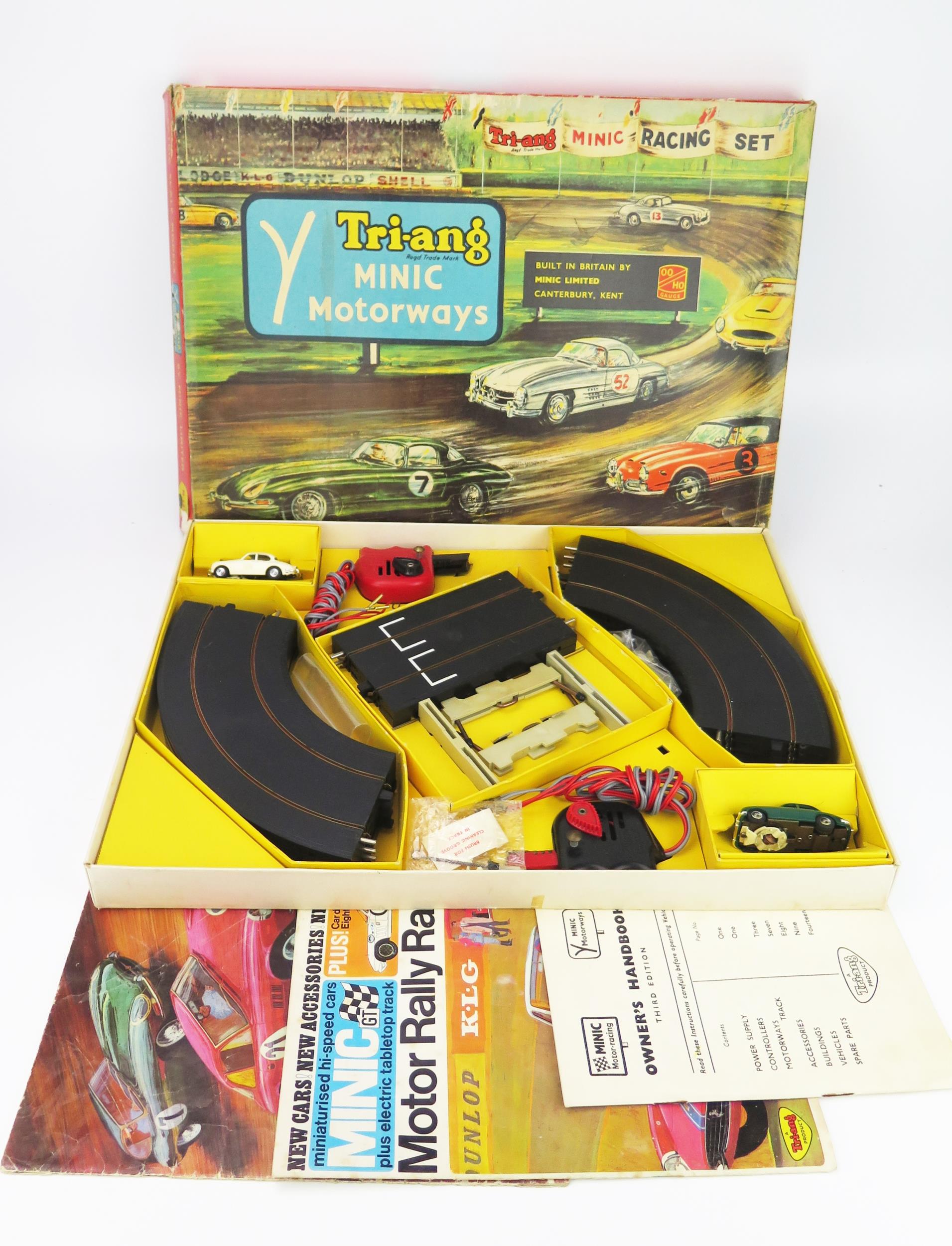 Triang Minic Motorways M1524 Racing Set with two Jaguar 3.4 Litres in white and green - excellent in