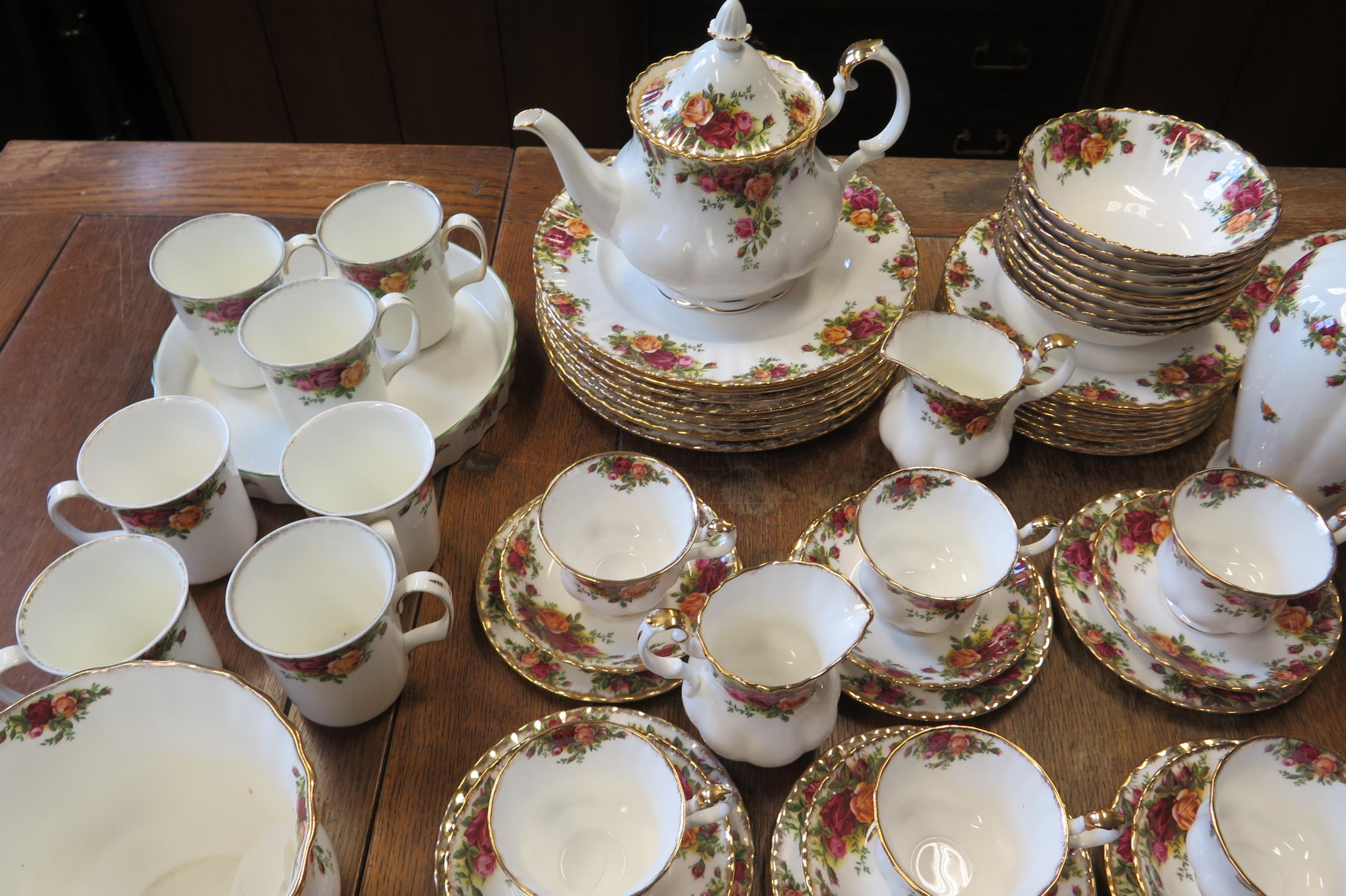 An extensive Royal Albert 'Old Country Rose' pattern, tea coffee and dinnerware also includes, - Image 5 of 5