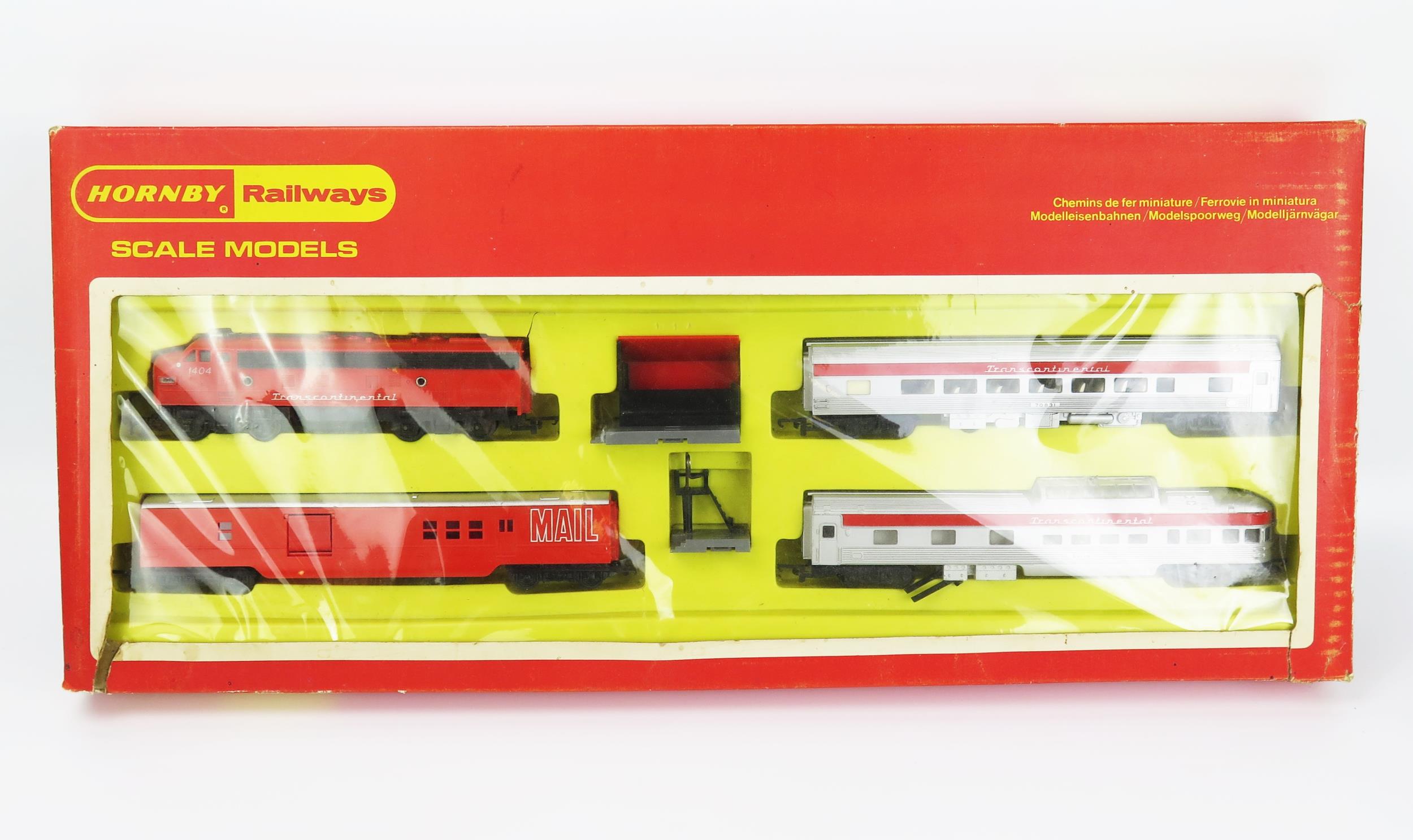 Hornby Railways OO Gauge RS101 A Transcontinental Streamliner Set with Working Headlight - excellent