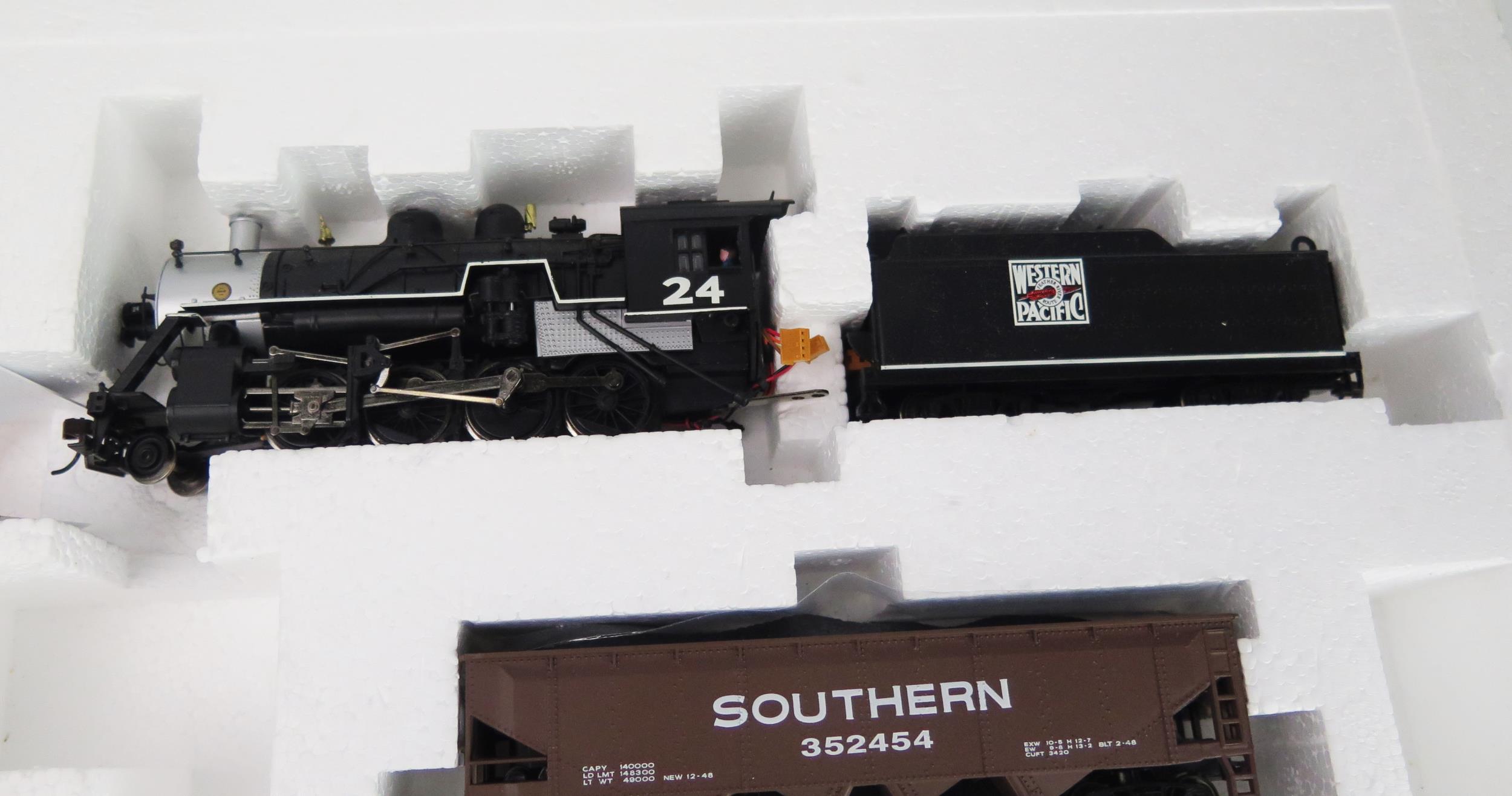Bachmann Spectrum HO / OO Gauge No. 01124 The Frontiersman Western Pacific - excellent in box - Image 5 of 5
