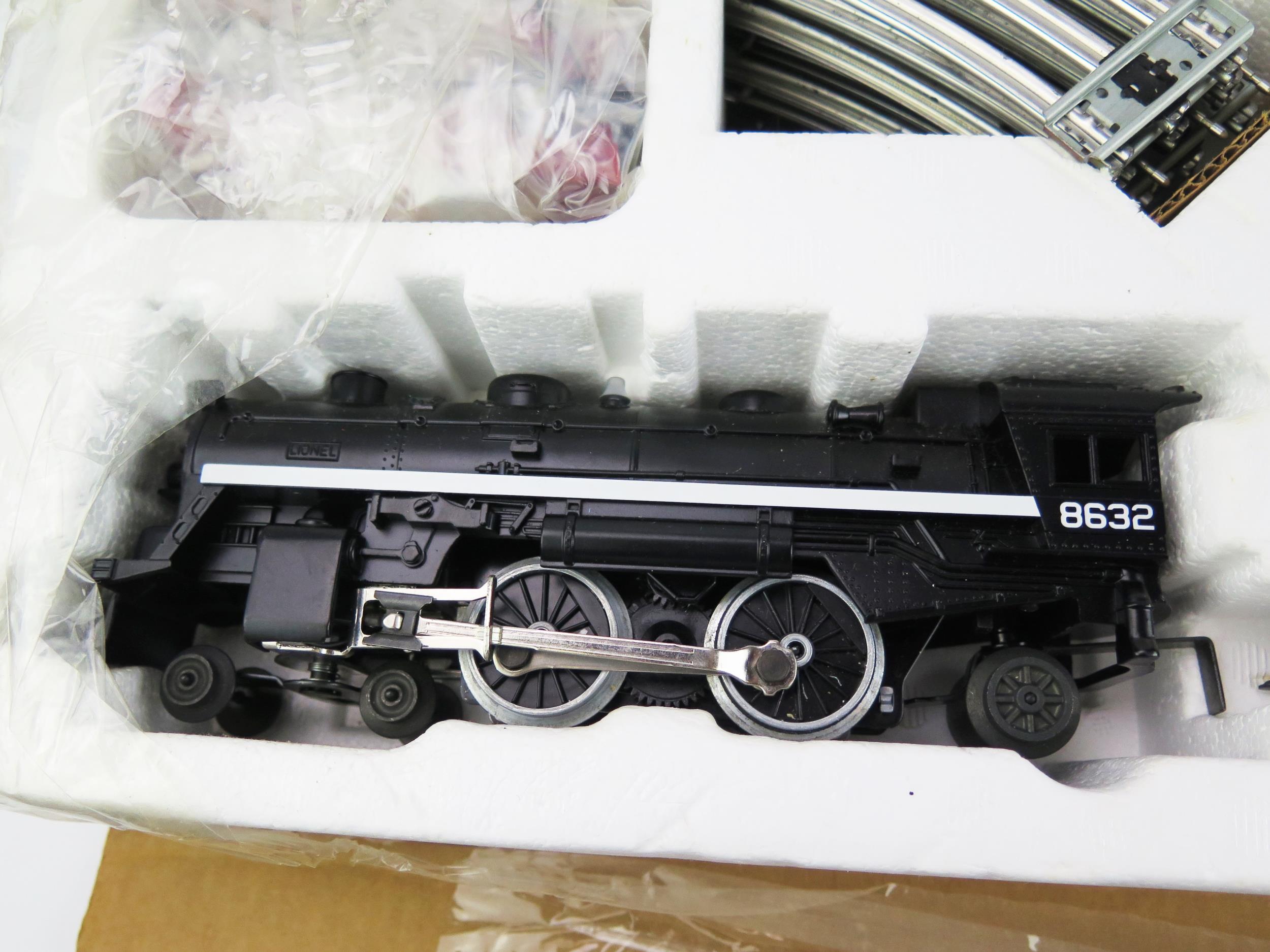 Lionel Trains O / O-27 Gauge 6-11900 Santa Fe Special Freight Set Electric Train Set with 4-4-2 Loco - Image 3 of 7
