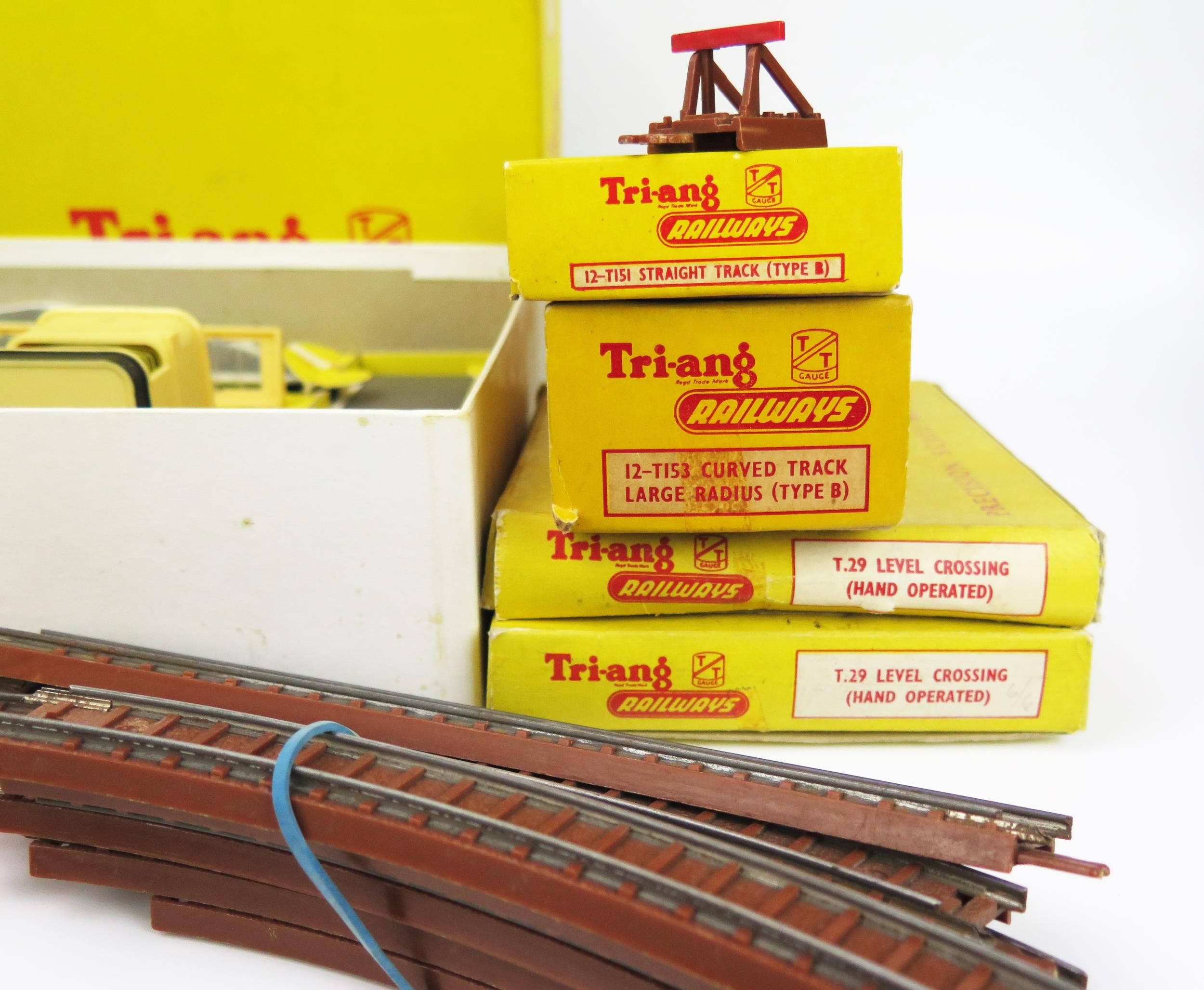 Triang Railways TT Gauge Accessories Collection including T31 Station Set in Excellent condition ( - Image 5 of 5
