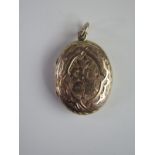 A Yellow Metal Locket with chased foliate decoration, probably 9ct gold F&B, 34mm drop, 4.5g