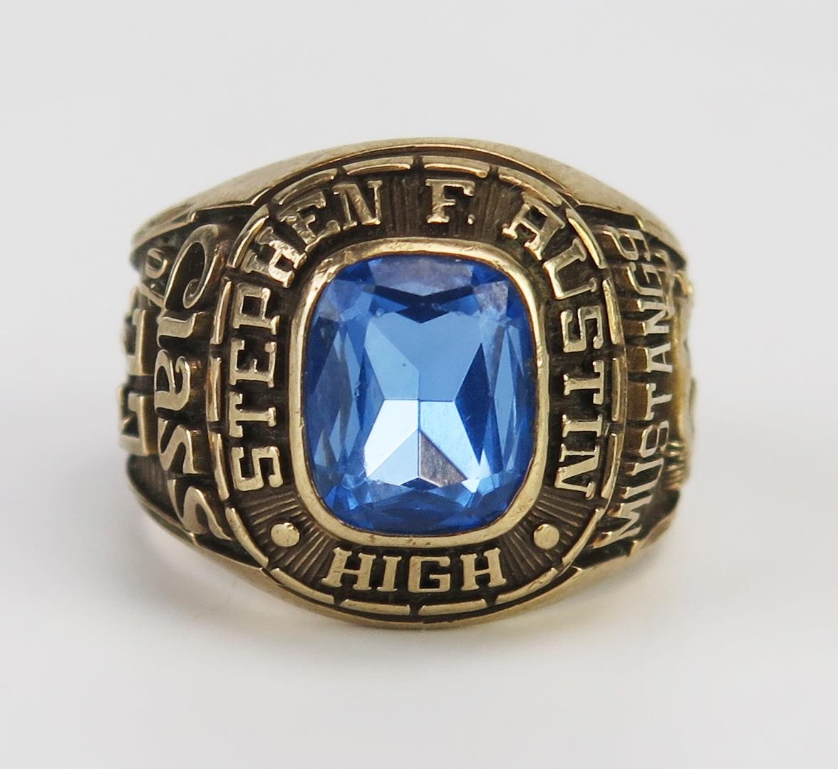 A 10K Gold American College Ring with inset topaz? 'STEPHEN F. AUSTIN HIGHCLASS OF 73 MUSTANGS, size
