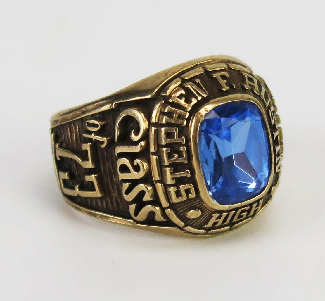 A 10K Gold American College Ring with inset topaz? 'STEPHEN F. AUSTIN HIGHCLASS OF 73 MUSTANGS, size - Image 5 of 5