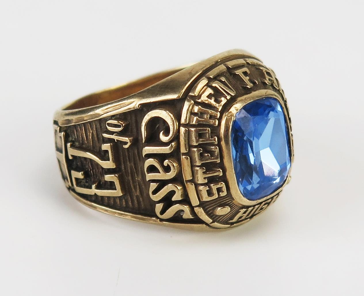 A 10K Gold American College Ring with inset topaz? 'STEPHEN F. AUSTIN HIGHCLASS OF 73 MUSTANGS, size - Image 2 of 5