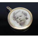 An Unmarked Gold Double Sided Photograph Locket, 32mm diam., 7.5g