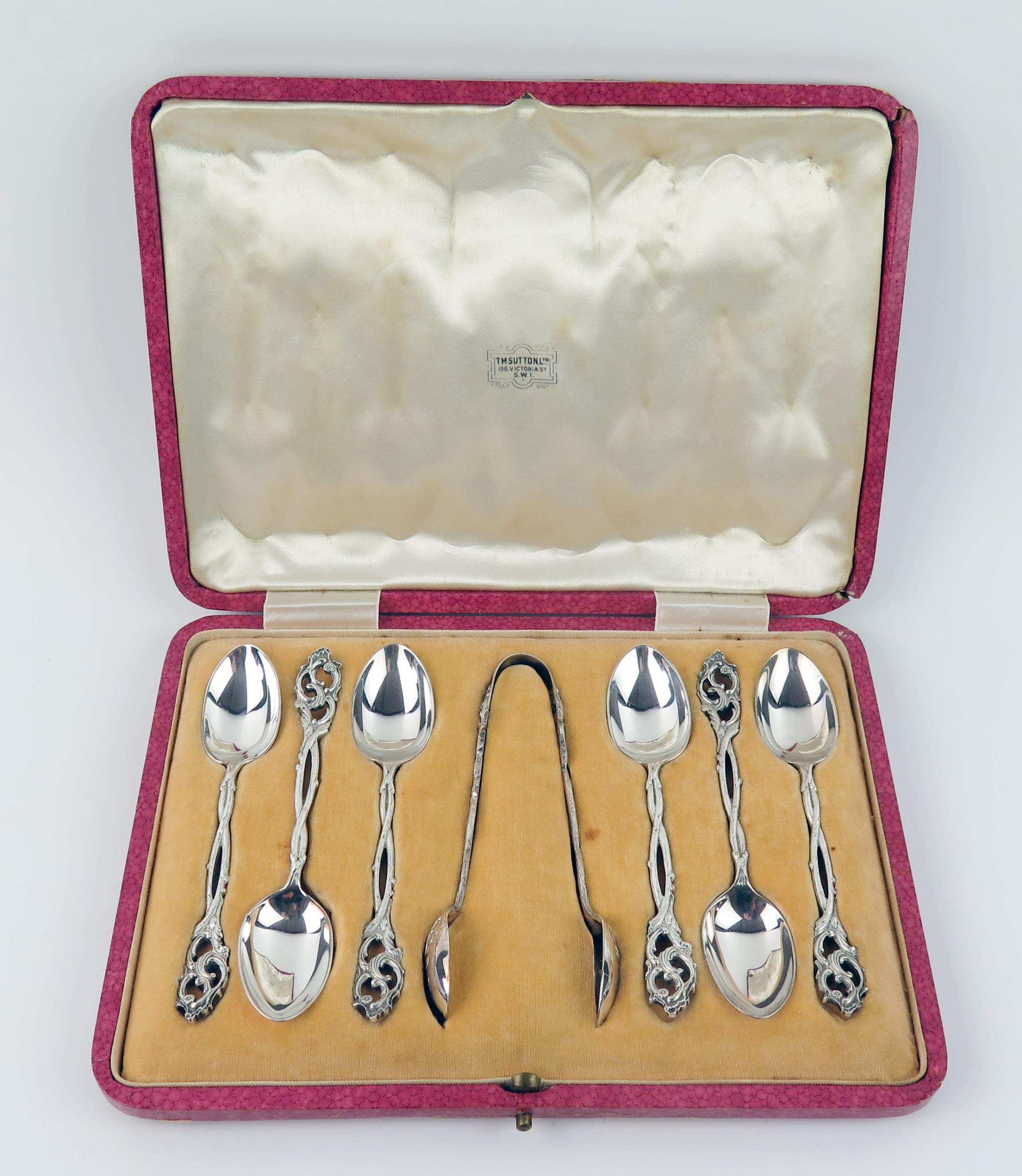 A set of six Edward VII silver teaspoons and matching tongs, maker Goldsmiths & Silversmiths Co Ltd,