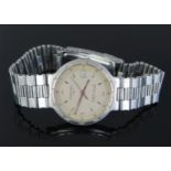 A Gent's Longines Conquest V.H.P. Quartz Wristwatch, 33mm steel case. Running