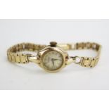 A ROAMER Ladies 9ct Gold Wristwatch on a 9ct gold bracelet, c. 12.31g nett. Running