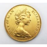 A QEII Isle of Man 1979 Gold Half Sovereign, 3.99g, 3.6612g pure gold