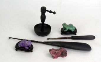 Three assorted polished agate models of frogs, two with polished wood stands, an ebonised ring