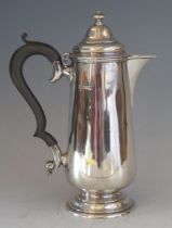 A George V silver hot water jug, maker Vale Brothers & Sermon, Chester, 1910, of plain cylindrical