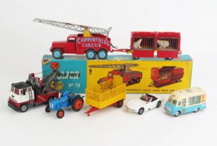 Corgi Group to include GS12 Chipperfield's Circus Crane Truck and Cage Gift Set with 2 Polar Bears -