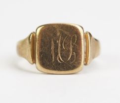 An Antique 9ct Gold Signet Ring, Birmingham 1915, 5.18g