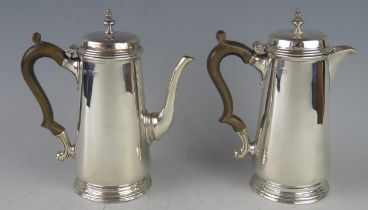 An Edward VII two piece coffee service, maker Elkington & Co Ltd, London, 1903, with domed hinged