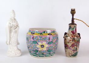 A Chinese blanc de chine figure of Guan Yin, 29cm high, a crackle glaze table lamp and a famille
