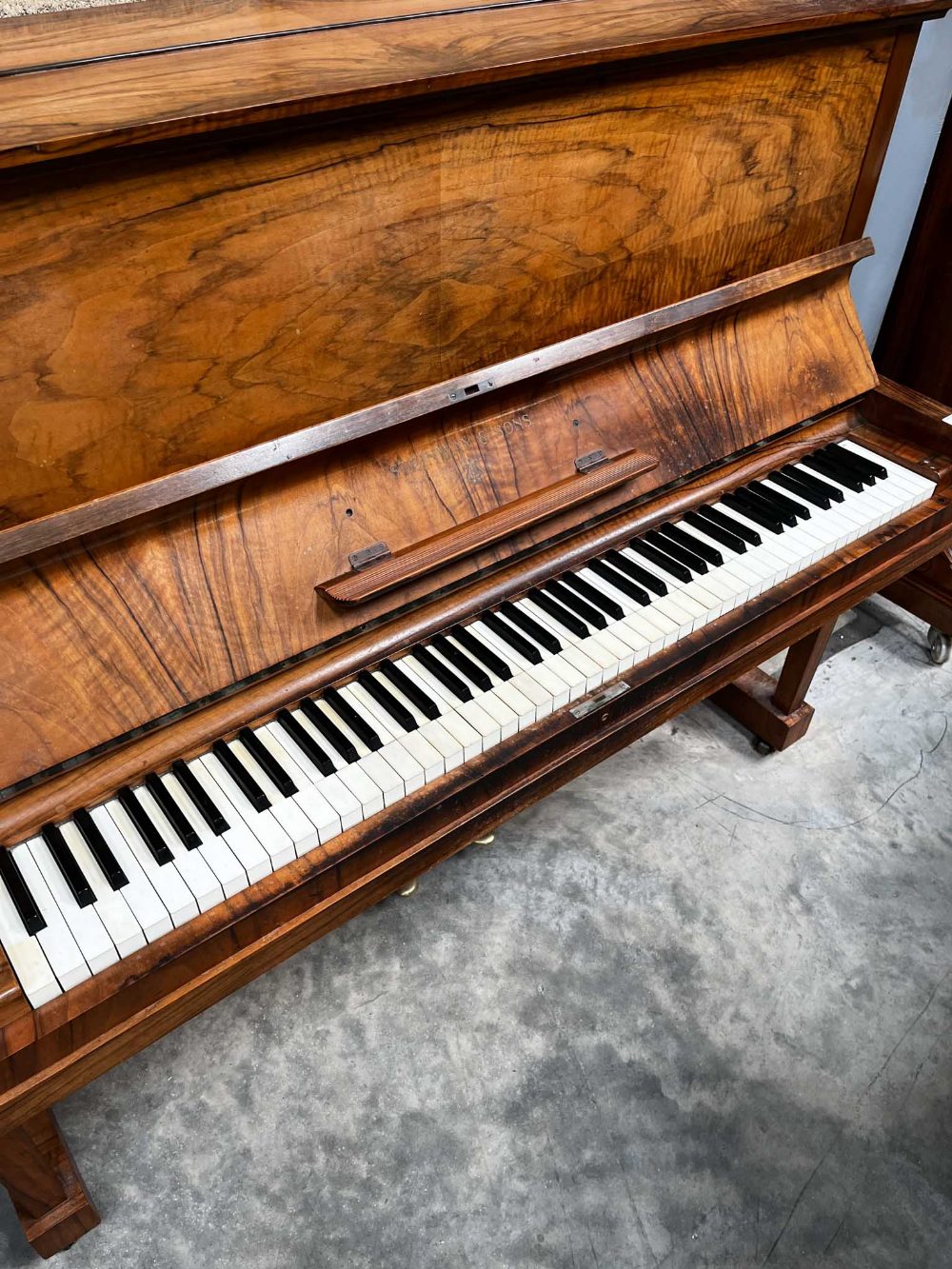 Steinway (c1936) A Model V upright piano is a figured walnut case. IRN: EECK883Z - Image 2 of 5