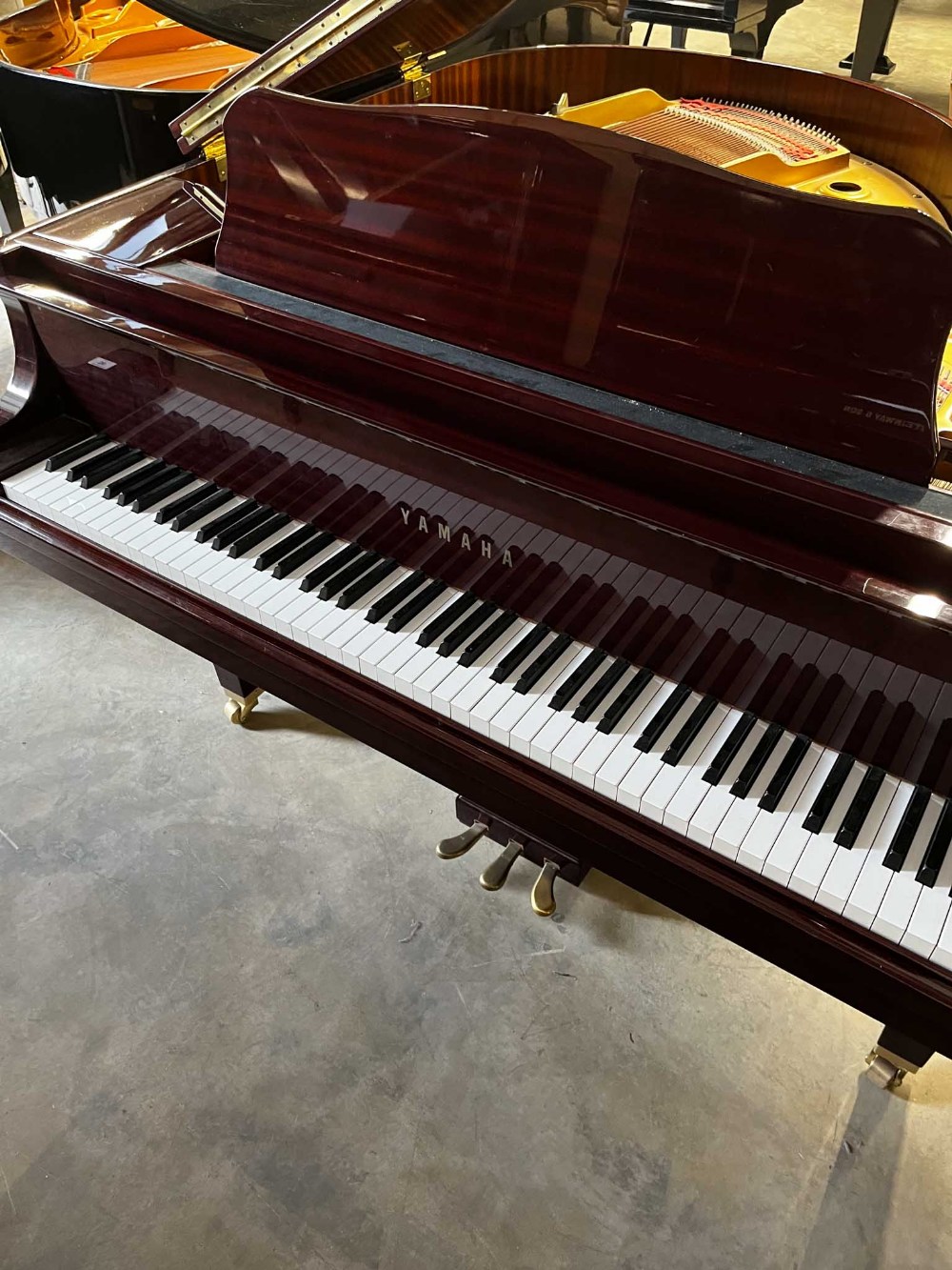 Yamaha (c2006) A 5ft Model GB1 grand piano in a bright mahogany case on square tapered legs. - Image 2 of 7