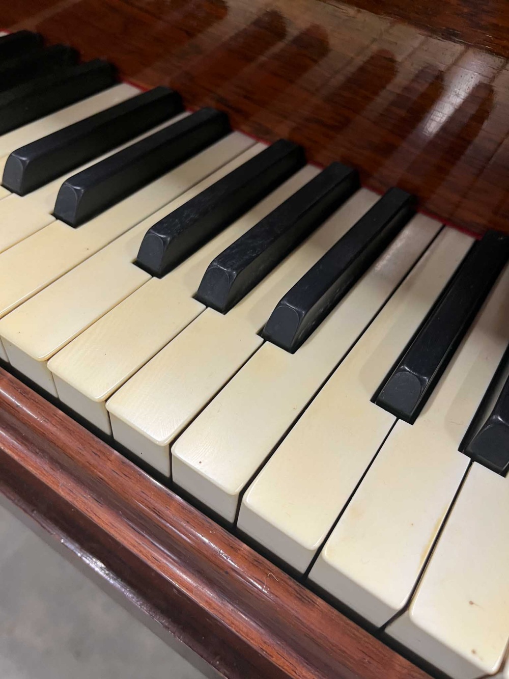 Steinway (c1923) A 6ft 2in Model A grand piano in a rosewood case on square tapered legs; together - Image 3 of 10