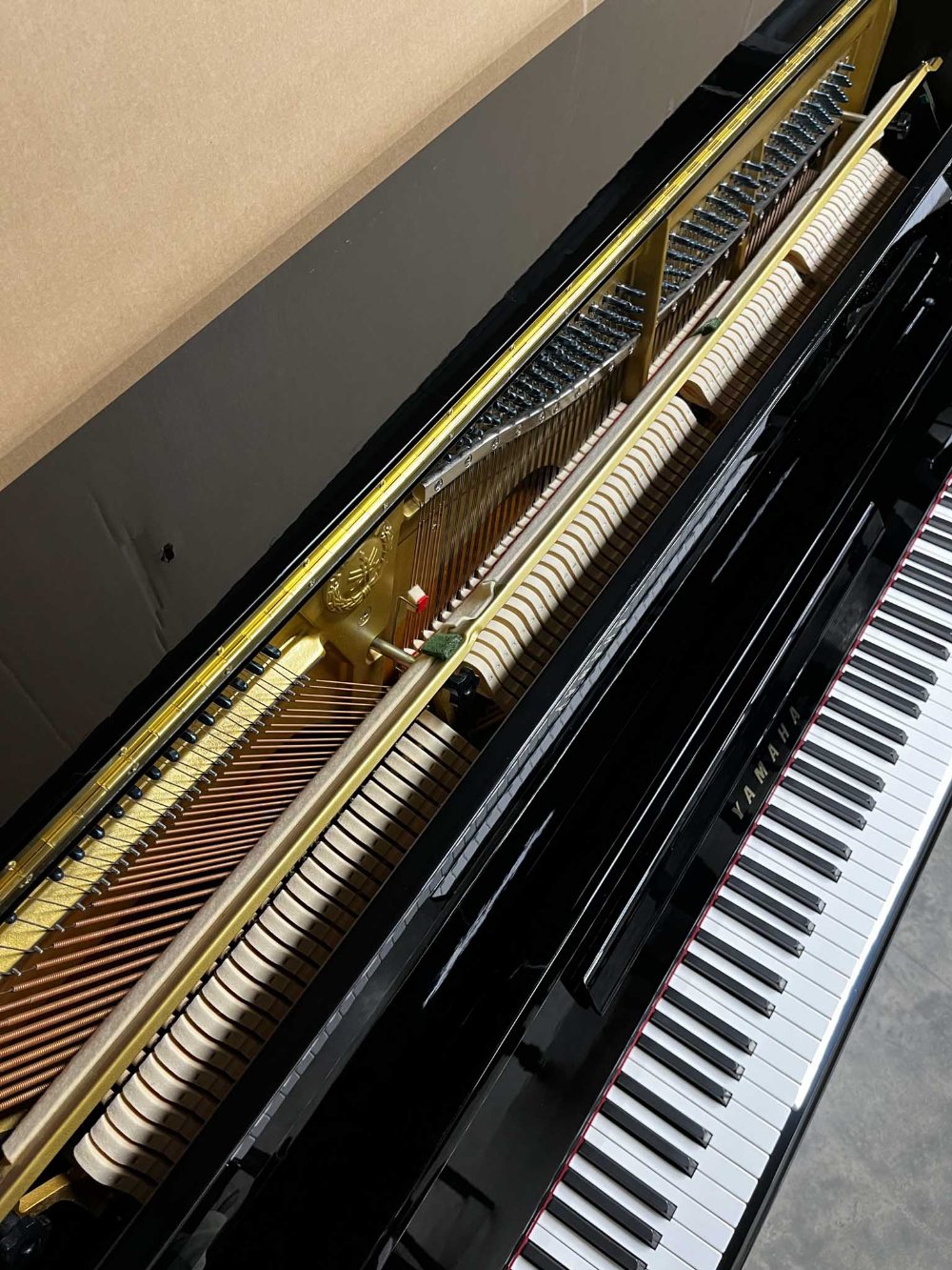 Yamaha (c1987) A 131cm Model U30BL upright piano in a traditional bright ebonised - Image 4 of 4