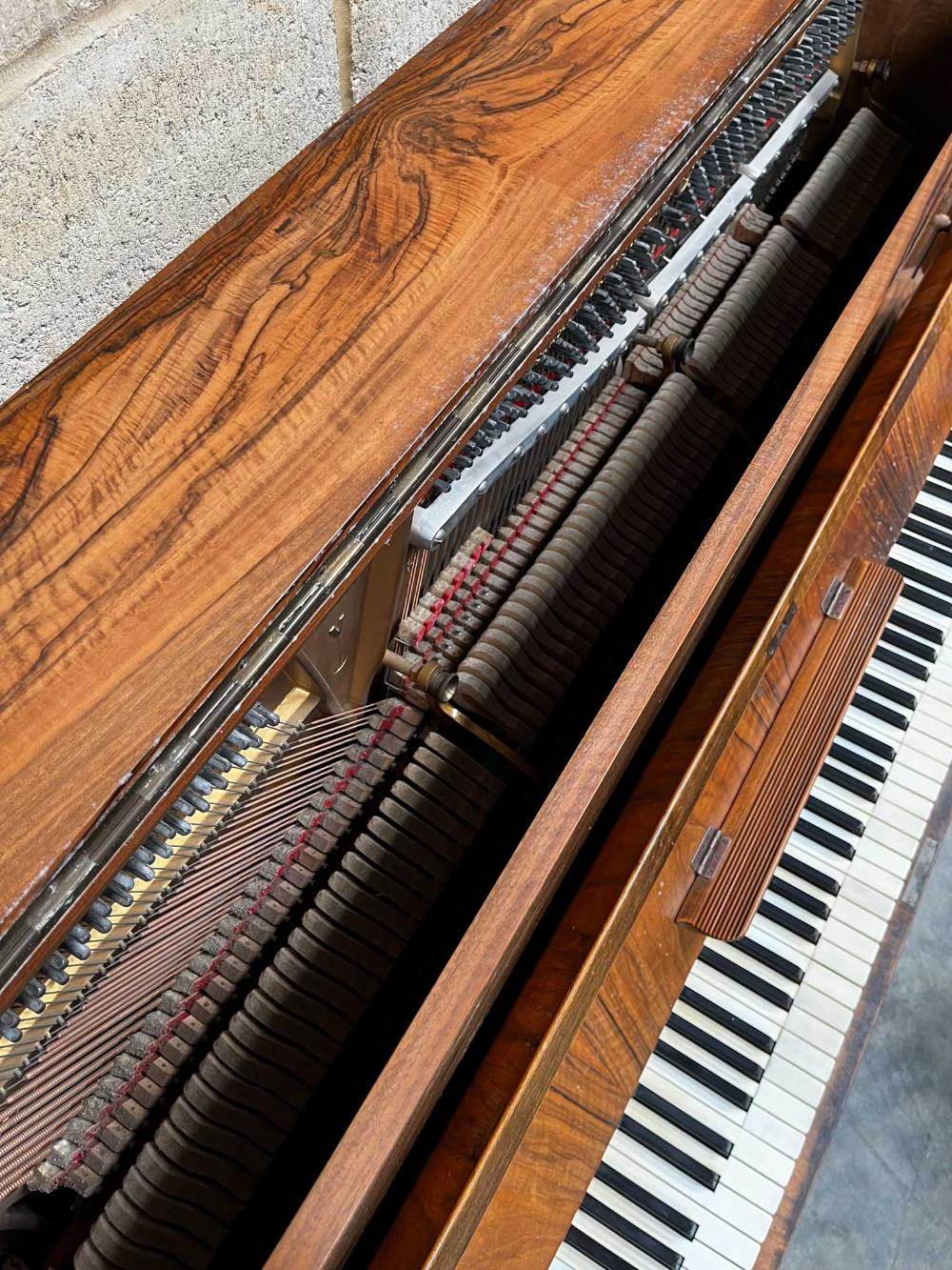 Steinway (c1936) A Model V upright piano is a figured walnut case. IRN: EECK883Z - Image 5 of 5