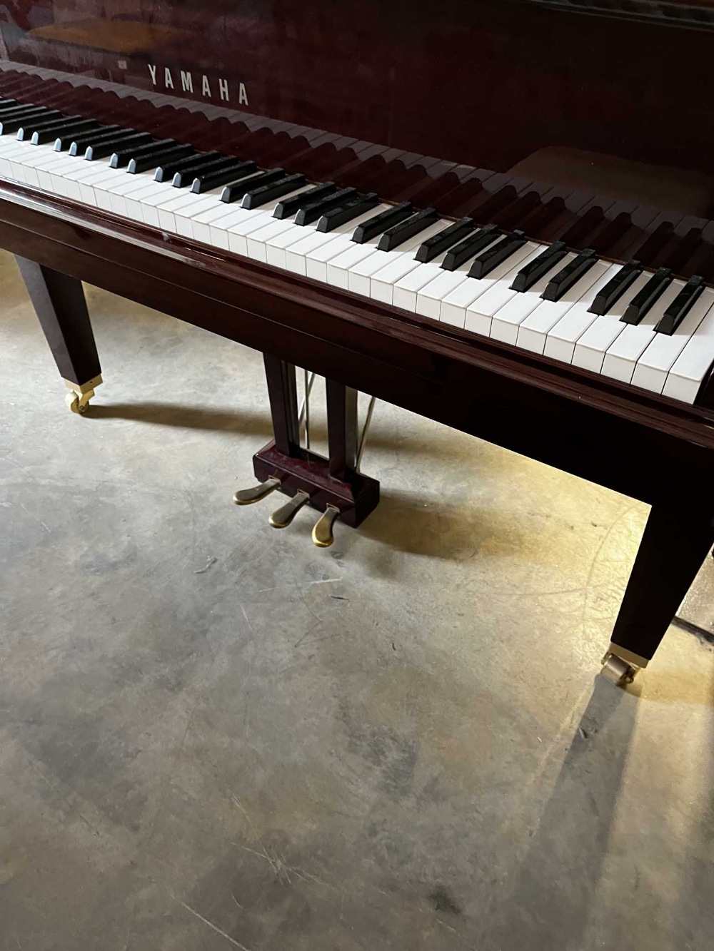 Yamaha (c2006) A 5ft Model GB1 grand piano in a bright mahogany case on square tapered legs. - Image 3 of 7