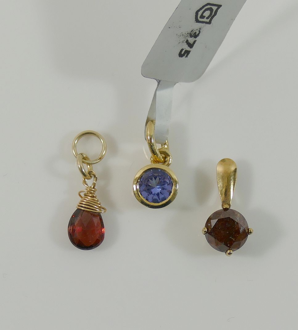 A 9 carat gold Ethiopian opal single stone ring, and a matching opal pendant, each with 'Gemporia' - Image 2 of 3