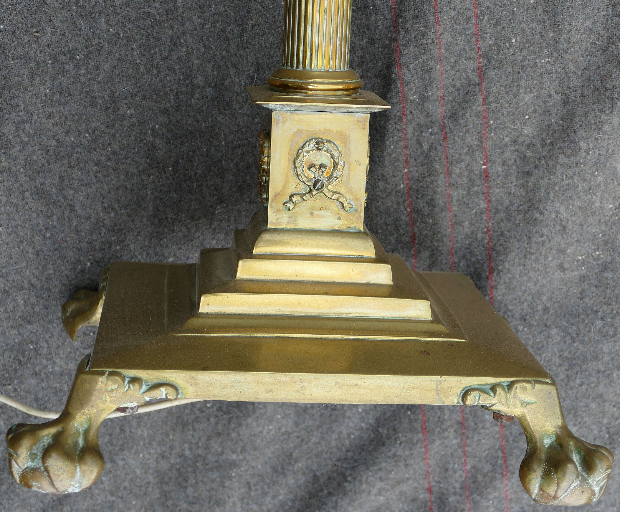 An early 20th century brass telescopic Corinthian column standard lamp, raised on square base with - Image 3 of 3