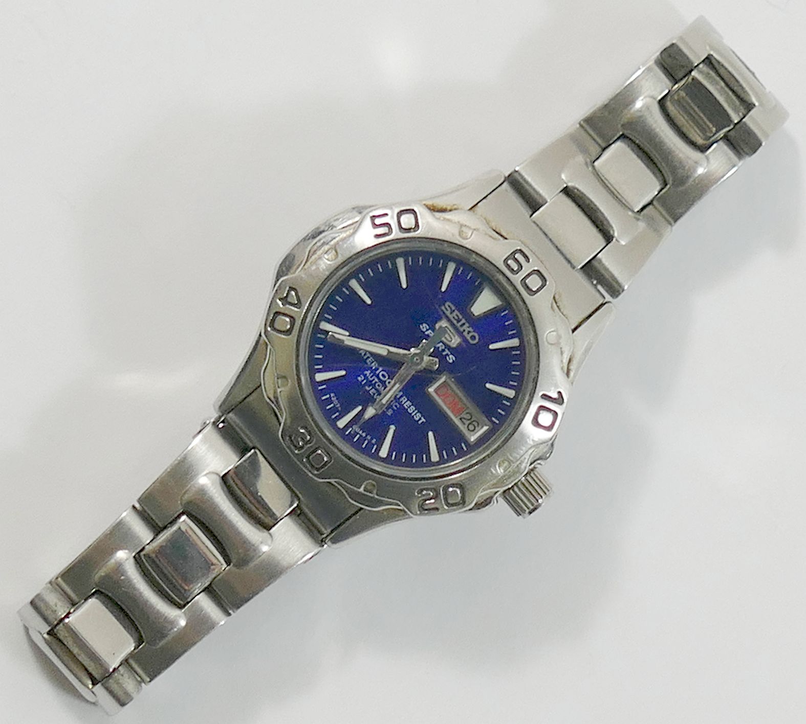 A ladies Seiko 5 Sports 4207-00A0 Automatic 100m wrist watch, the blue dial with baton numerals - Image 3 of 3