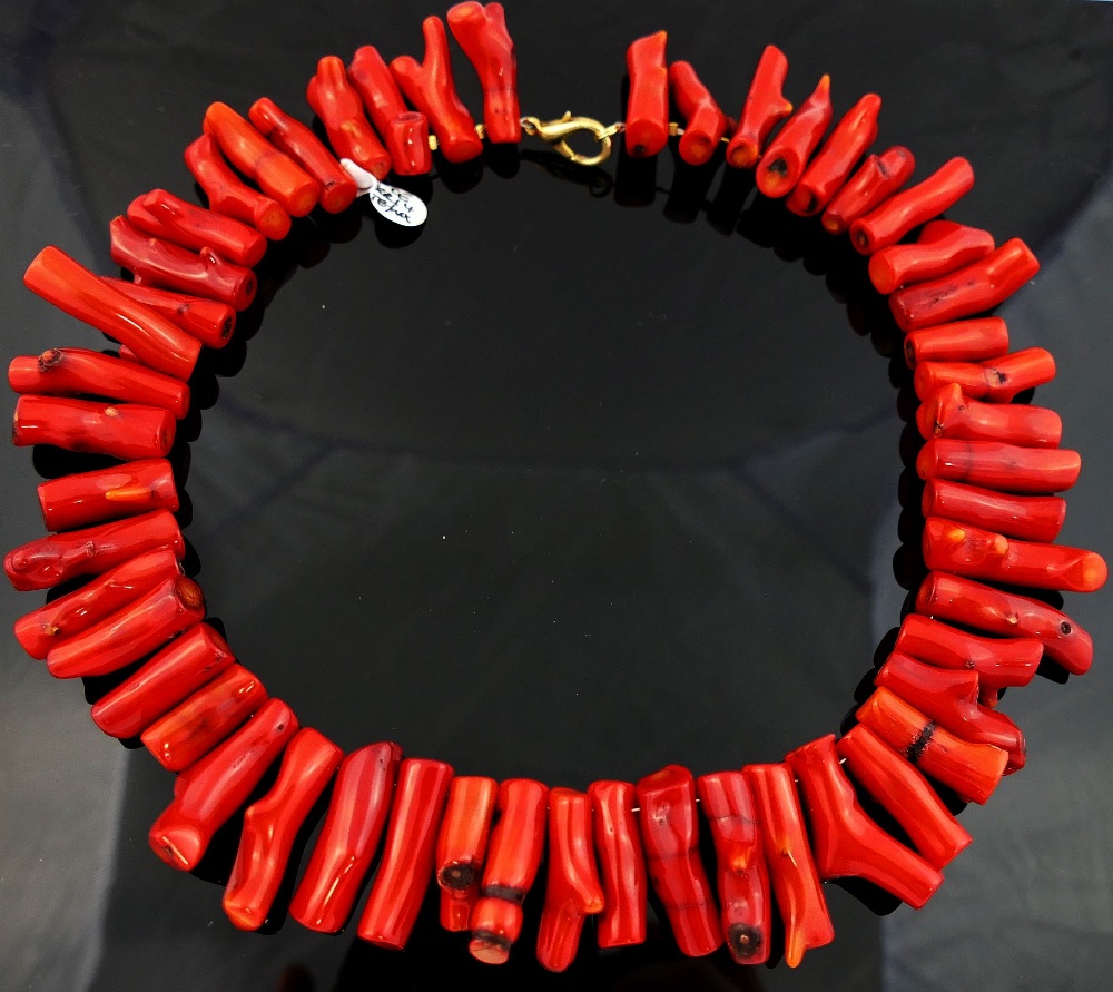 A bamboo red coral fringe necklace, 44cm long We are pleased to be offering this lot from the - Image 2 of 2