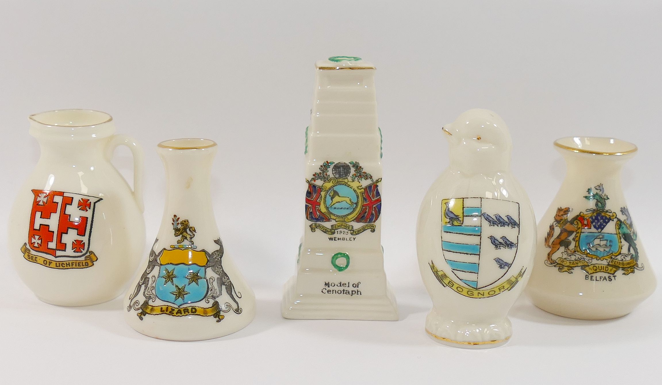 A collection of crested china, including a Vienna City of London teaset, a Willow Art Eton vase, a - Image 4 of 8