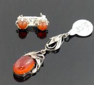 A selection of carnelian and aventurine quartz jewellery comprised of a long string of graduated