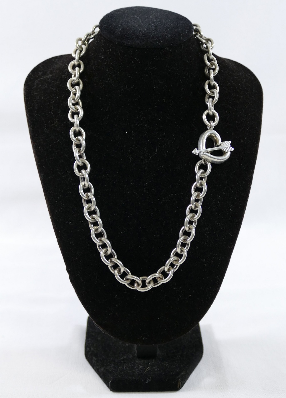 A heavy silver coloured metal necklace with heart and arrow interlocking clasp, stamped 'Tiffany & - Image 2 of 3
