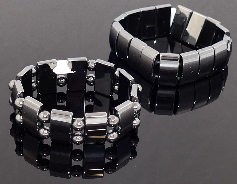 A selection of hematite jewellery comprised of a matching bracelet and necklace, another hematite - Image 4 of 6