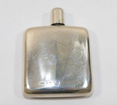 An S Mordan & Co. silver perfume flask, London 1912, 6cm high, 0.9ozt, 28.1g CONDITION REPORTS &