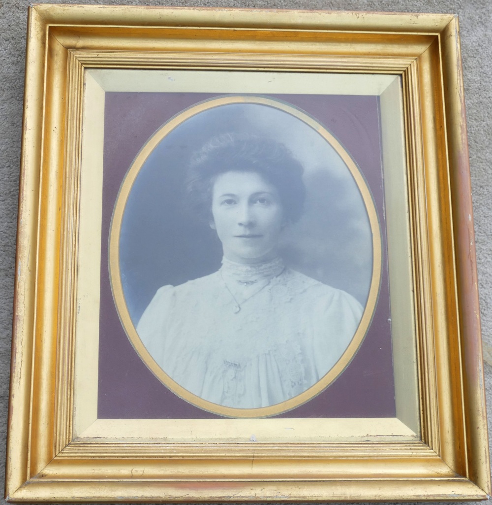 An early 20th century good quality gilt frame containing the photograph of a lady in oval mount - Image 3 of 6