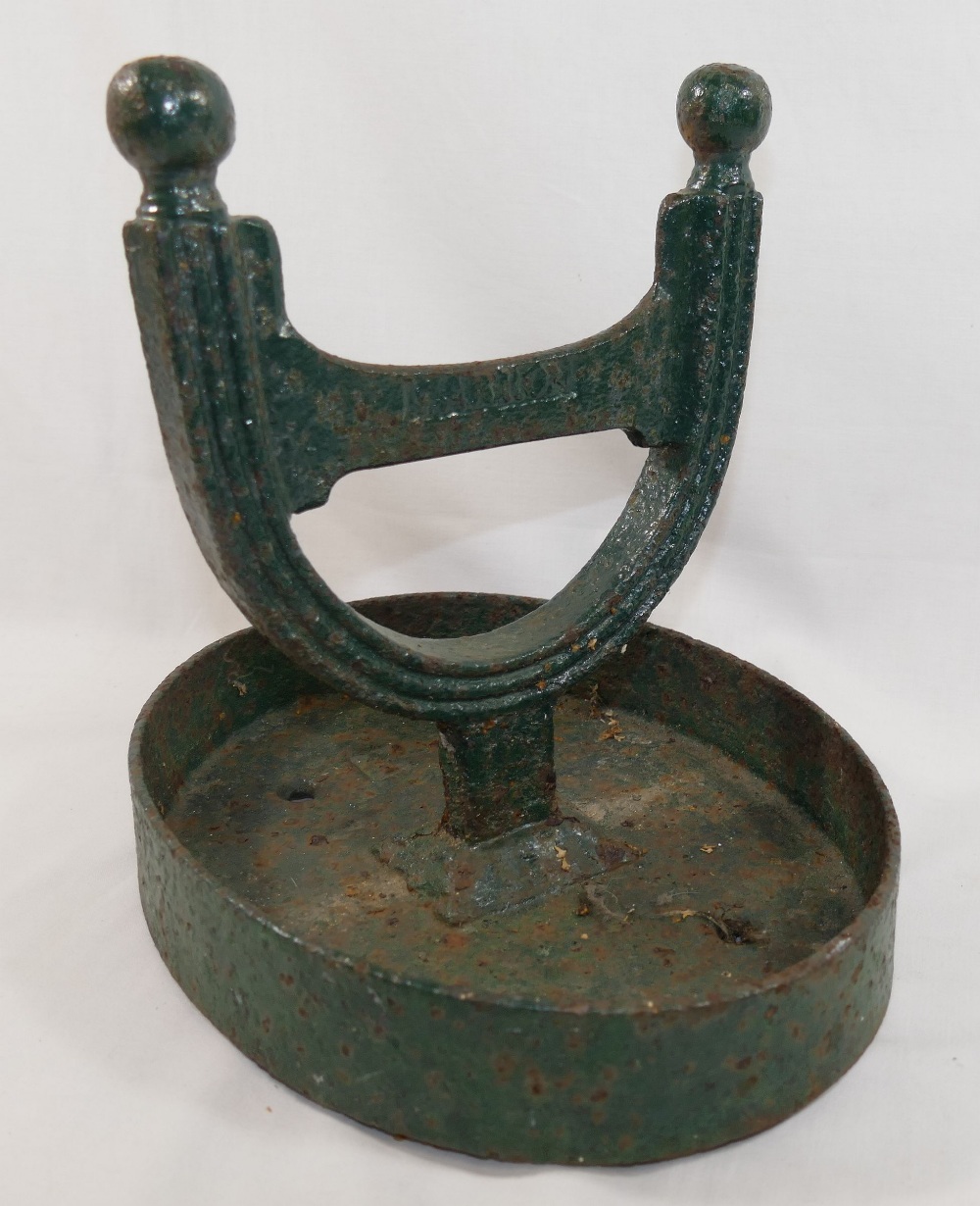A 19th century Scottish green painted cast iron horseshoe-shaped boot scraper by Carron Co. of - Image 3 of 3