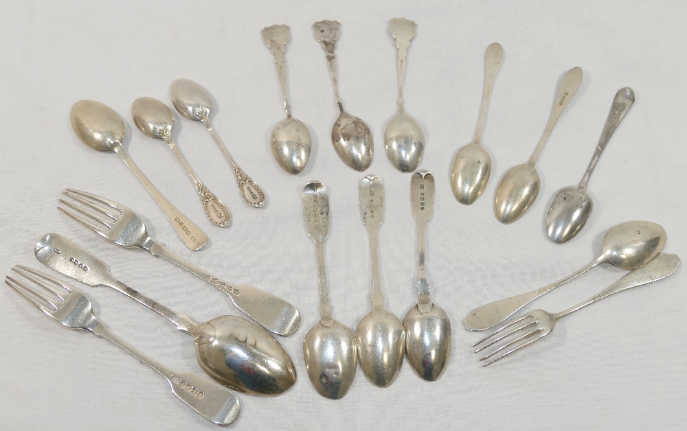 Assorted silver cutlery comprised of a Wm IV single teaspoon, London 1830 by Hester Bateman, a - Image 3 of 3
