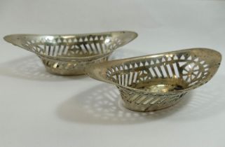 A pair of small late Victorian silver pierced boat-shaped baskets, Sheffield 1898,12cm long x 3.