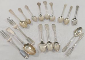 Assorted silver cutlery comprised of a Wm IV single teaspoon, London 1830 by Hester Bateman, a