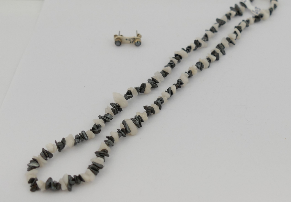 A quantity of hematite jewellery comprised of two bracelets, two bead necklaces, four pairs of - Image 5 of 6