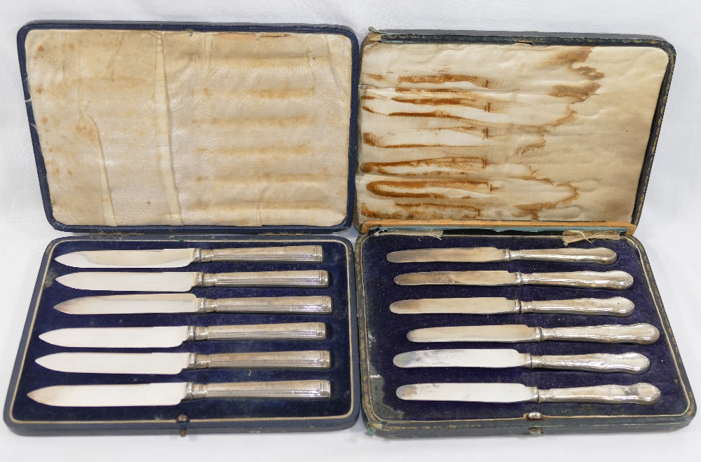 A set of six silver handled fruit knives, Sheffield 1927, housed in fitted case, and a set of six