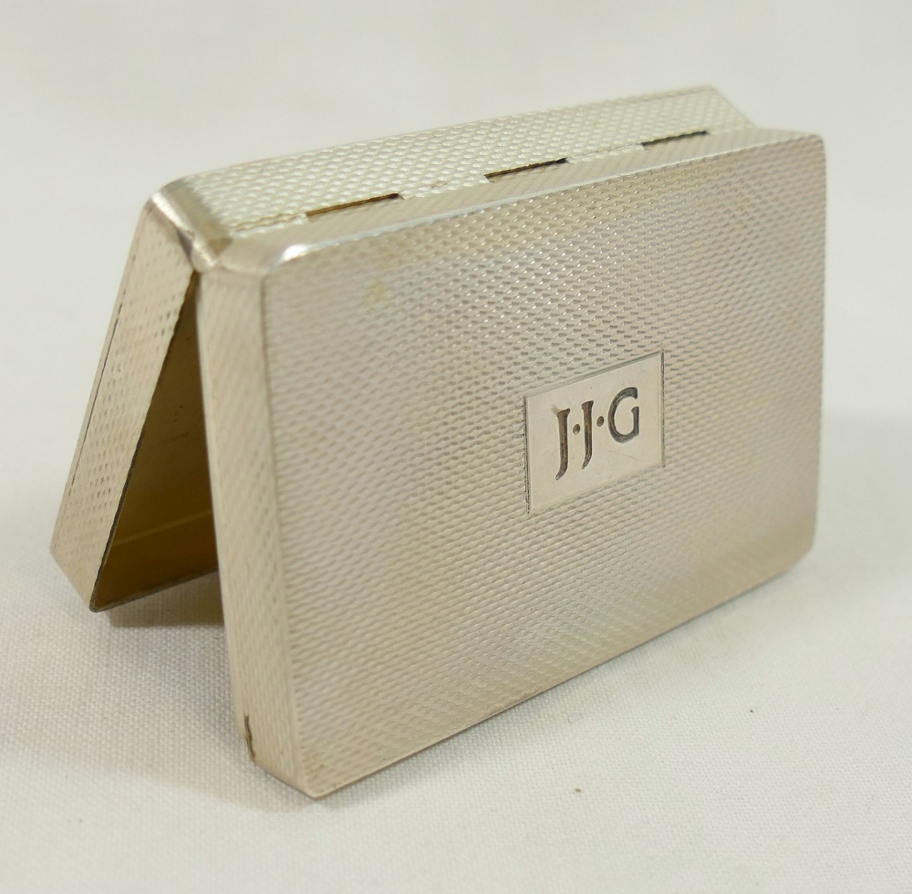 A rectangular silver snuff box with gilt interior, engine turned decoration with rose gold band to - Image 5 of 5