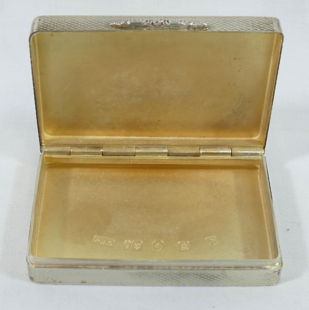 A rectangular silver snuff box with gilt interior, engine turned decoration with rose gold band to - Image 3 of 5