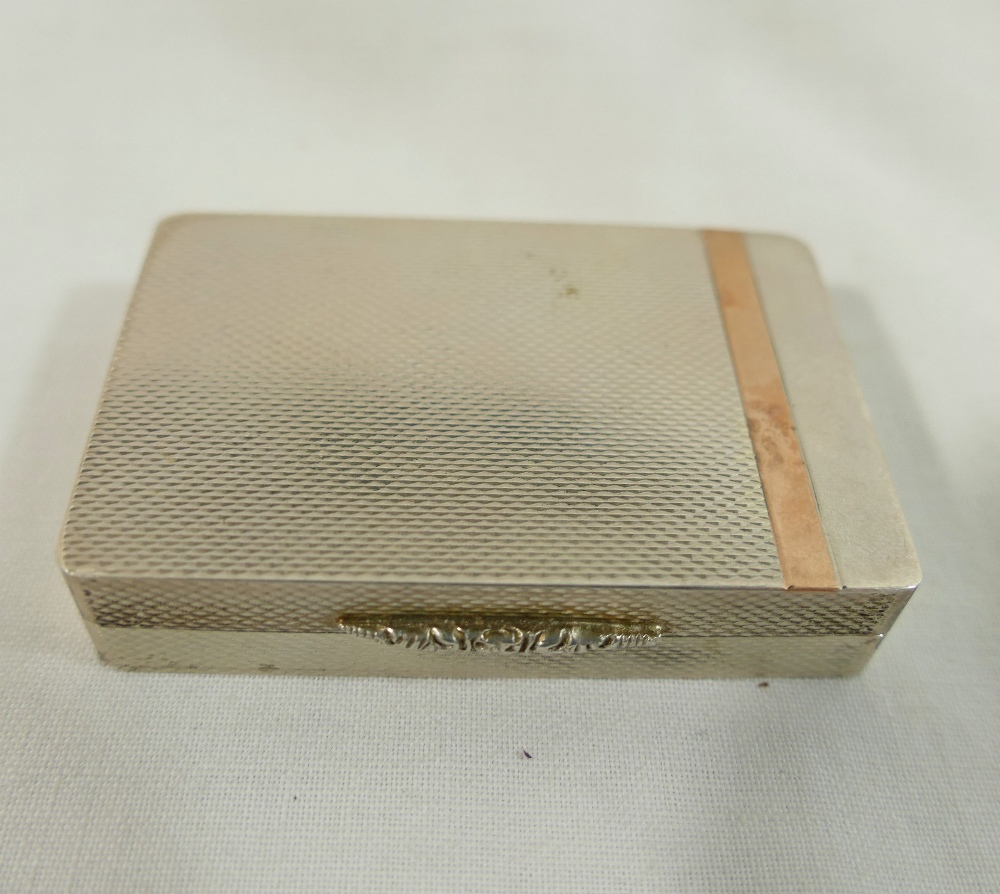 A rectangular silver snuff box with gilt interior, engine turned decoration with rose gold band to - Image 2 of 5