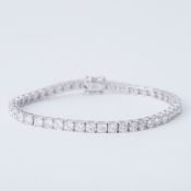 A fine 18ct white gold line bracelet set with approx. 8.25 carats of round brilliant cut diamonds,