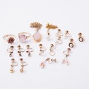 A mixed lot to include a 9ct yellow gold ring with a pink cabochon cut stone, 3.36gm, size M, a